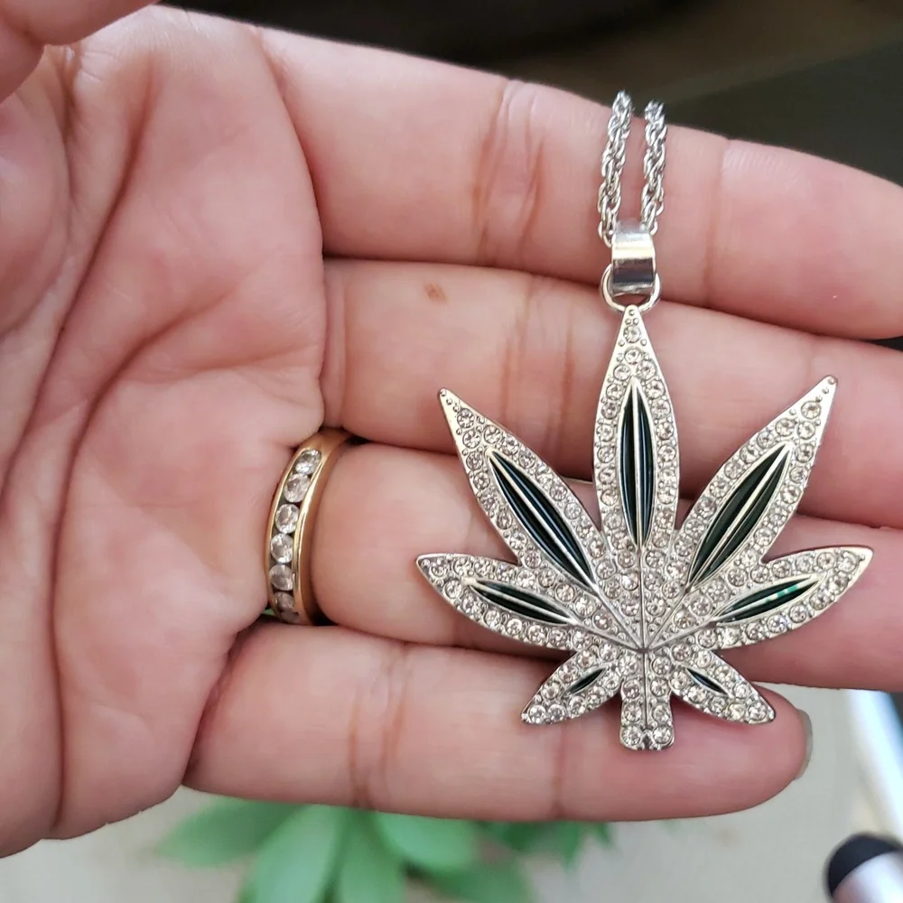 Leaf Pendant Necklace